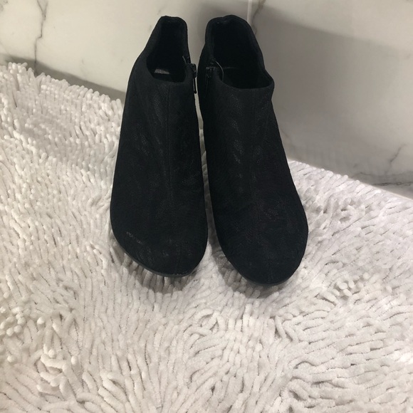 Shoes - Picture 2 of 5